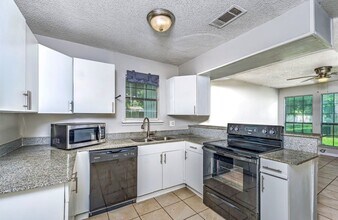 4927 Miller Ave in Fort Worth, TX - Foto de edificio - Building Photo