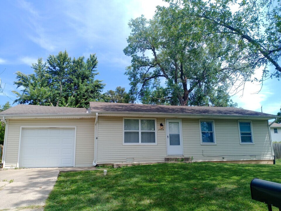 2504 Glenn Dr in Columbia, MO - Building Photo
