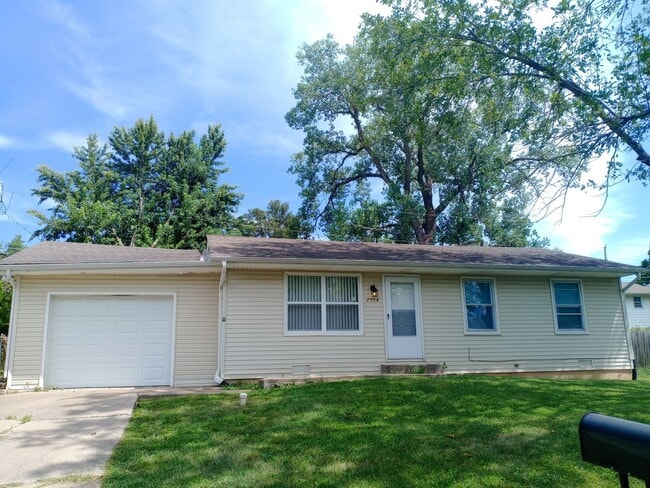 property at 2504 Glenn Dr
