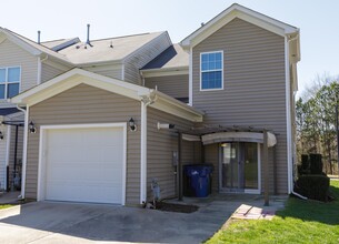 925 Ileagnes Rd in Raleigh, NC - Building Photo - Building Photo