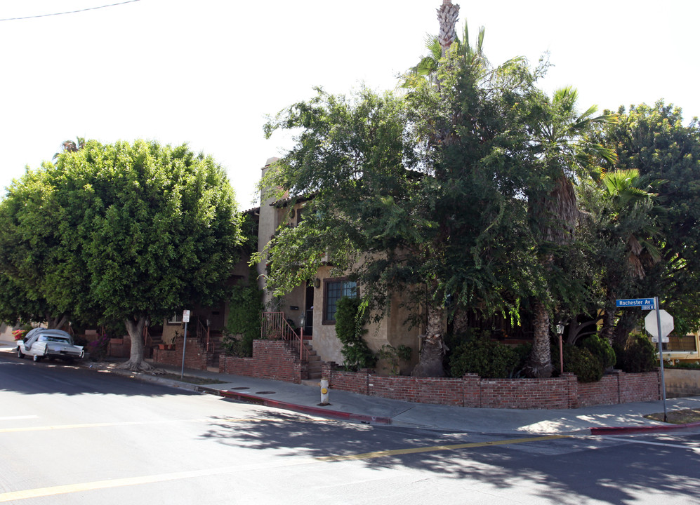 11868 Rochester Ave in Los Angeles, CA - Foto de edificio