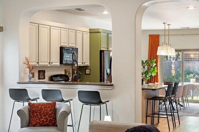 2205 Amur Dr in Austin, TX - Building Photo - Building Photo