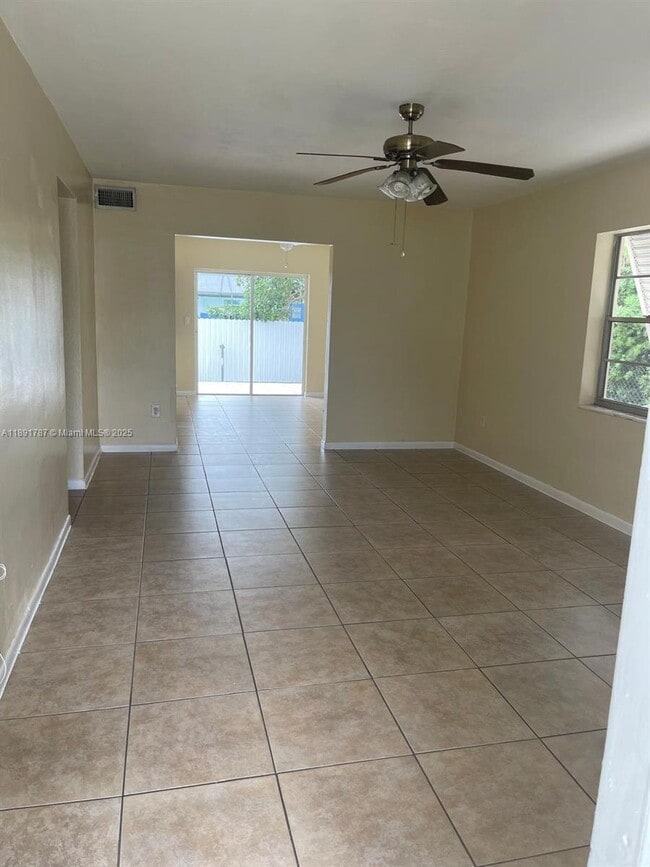 18737 SW 100th Ave in Cutler Bay, FL - Building Photo - Building Photo