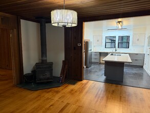 19479 Hidden Valley Rd in Guerneville, CA - Foto de edificio - Building Photo