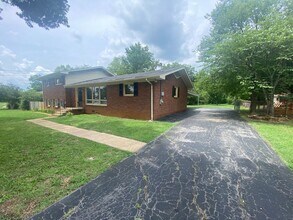 907 Whitehall Rd in Murfreesboro, TN - Building Photo - Building Photo