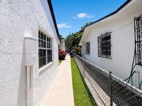 2831 SW 21st St in Miami, FL - Building Photo - Building Photo