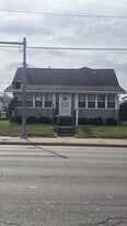 403 W Memorial Dr in Muncie, IN - Building Photo