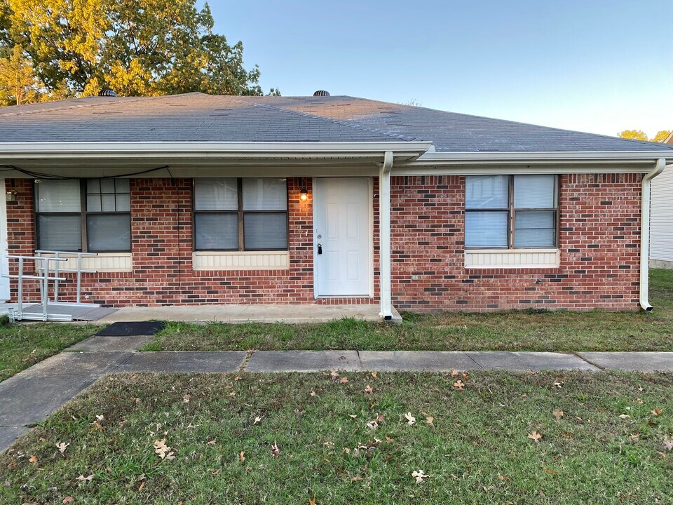 279 Tinker Hill Cv, Unit A in Jackson, TN - Building Photo