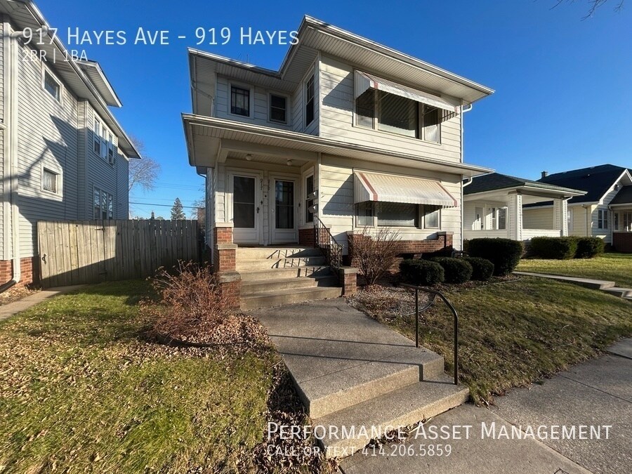 917 Hayes Avenue-Unit -919 Hayes in Racine, WI - Building Photo