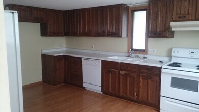 1008 11th Ave SW in Austin, MN - Building Photo - Building Photo