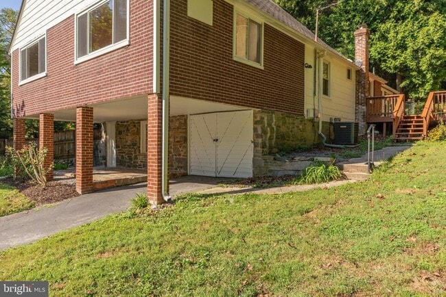 6221 Walhonding Rd in Bethesda, MD - Building Photo - Building Photo