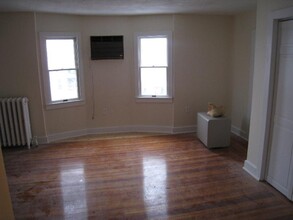 10 Evergreen Ave, Unit 3 in Somerville, MA - Foto de edificio - Building Photo