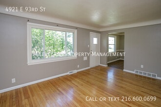 4921 E 93rd St in Garfield Heights, OH - Building Photo - Building Photo