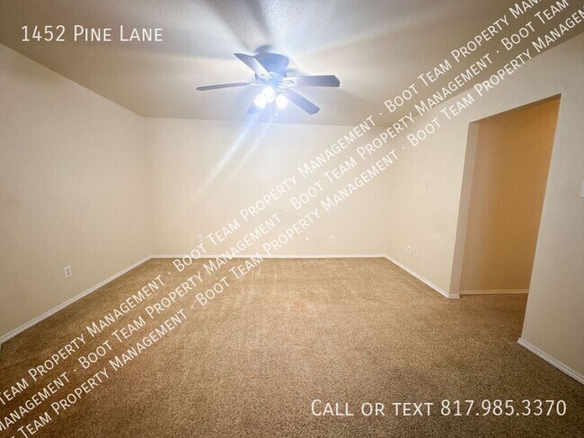 1452 Pine Ln in Fort Worth, TX - Building Photo - Building Photo