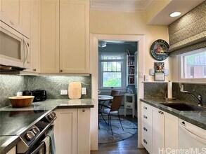 3023 Kalakaua Ave in Honolulu, HI - Building Photo - Building Photo