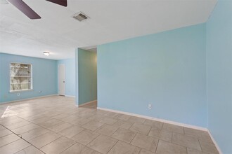 2107 N San Antonio Ave in Pearland, TX - Building Photo - Building Photo