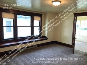 319 15th Ave S in Nampa, ID - Foto de edificio - Building Photo