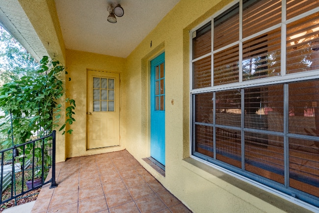 406 S Bayview Blvd in Oldsmar, FL - Foto de edificio - Building Photo