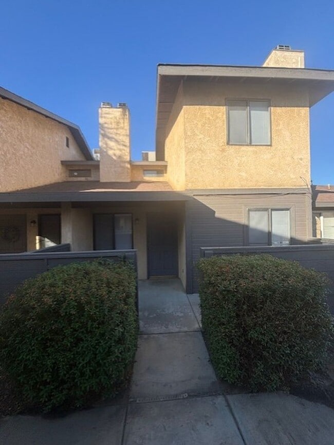 817 Quail Ln in Bakersfield, CA - Building Photo - Building Photo