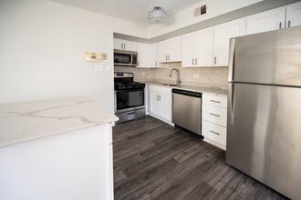 Timbercove Apartments and Townhomes in Philadelphia, PA - Foto de edificio - Building Photo