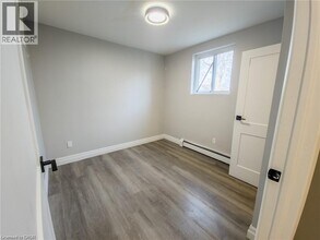 410 Hazel St in Waterloo, ON - Building Photo - Building Photo