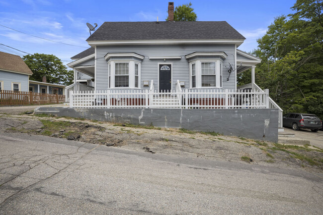 11 Orange St in Farmington, NH - Building Photo - Building Photo