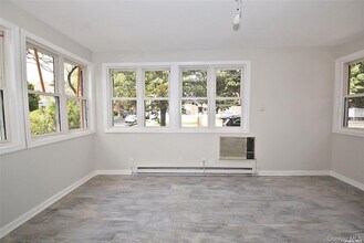 75-03 197th St, Unit 1 in Queens, NY - Foto de edificio - Building Photo