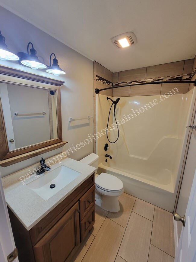 197 Townpark Dr in Mountain Home, AR - Building Photo - Building Photo