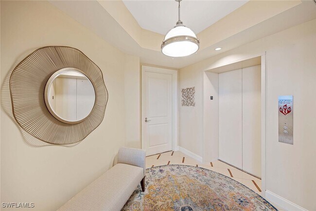 13675 Vanderbilt Dr in Naples, FL - Building Photo - Building Photo