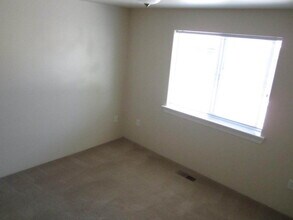 116 Cottonwood Dr in Eagle Point, OR - Building Photo - Building Photo