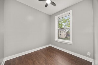 6813 S St Lawrence Ave in Chicago, IL - Building Photo - Building Photo