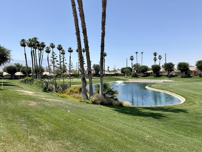 214 La Paz Way in Palm Desert, CA - Foto de edificio - Building Photo