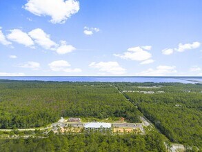 725 J D Miller Rd in Santa Rosa Beach, FL - Foto de edificio - Building Photo