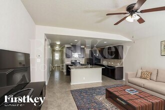 8927 Hickman Pk in San Antonio, TX - Building Photo - Building Photo