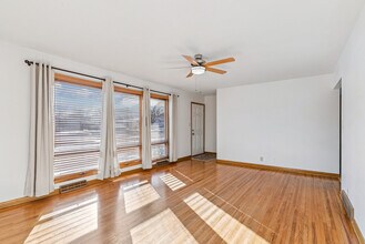 3032 W 9th St in Waterloo, IA - Foto de edificio - Building Photo