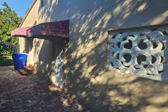 2385 SW 25th St, Unit Apt - Silver Bluff-Gables in Miami, FL - Building Photo - Building Photo