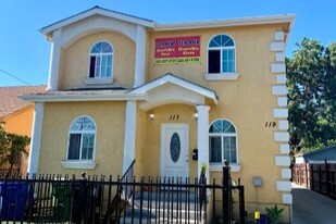 119 E 84th St in Los Angeles, CA - Building Photo