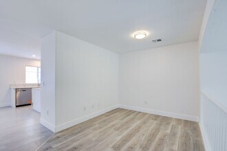 328 Mali Heights Ct in Henderson, NV - Foto de edificio - Building Photo
