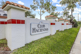 1141 Country Club Dr-Unit -1012 in Titusville, FL - Foto de edificio - Building Photo