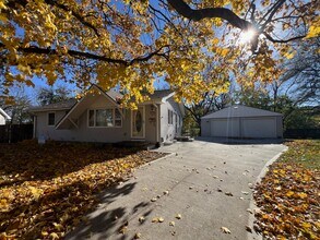 3307 Gleaves Ct in Des Moines, IA - Building Photo - Building Photo