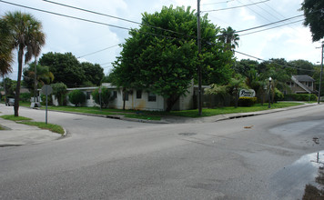 Regency Villas in St. Petersburg, FL - Building Photo - Building Photo