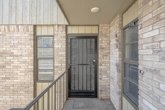 100 Hillside Rd in Laredo, TX - Building Photo - Building Photo