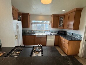 685 Beall Ln in Medford, OR - Building Photo - Building Photo