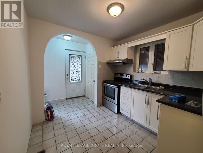 170 Magnolia Ave in Toronto, ON - Building Photo - Building Photo