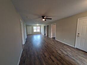 1419 Crape Myrtle Dr in Clarksville, AR - Building Photo - Building Photo