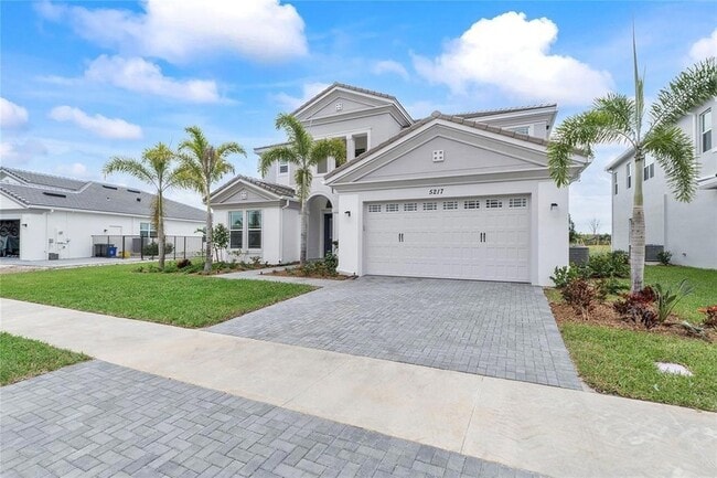 5217 Liberty Ln in Westlake, FL - Foto de edificio - Building Photo