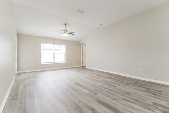320 Bella Rosa Cir in Sanford, FL - Foto de edificio - Building Photo
