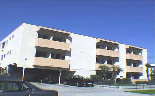 6103 Pickford St in Los Angeles, CA - Foto de edificio - Building Photo