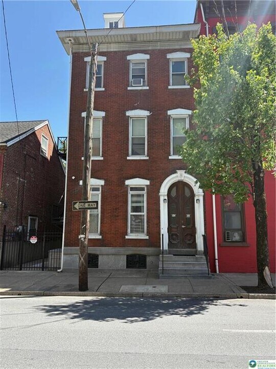 542 Walnut St in Allentown, PA - Building Photo