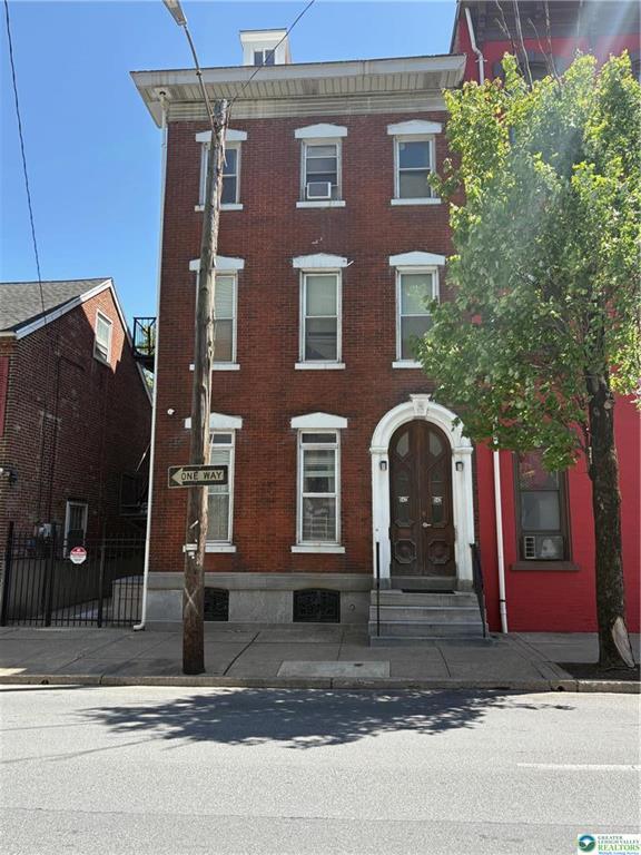 property at 542 Walnut St